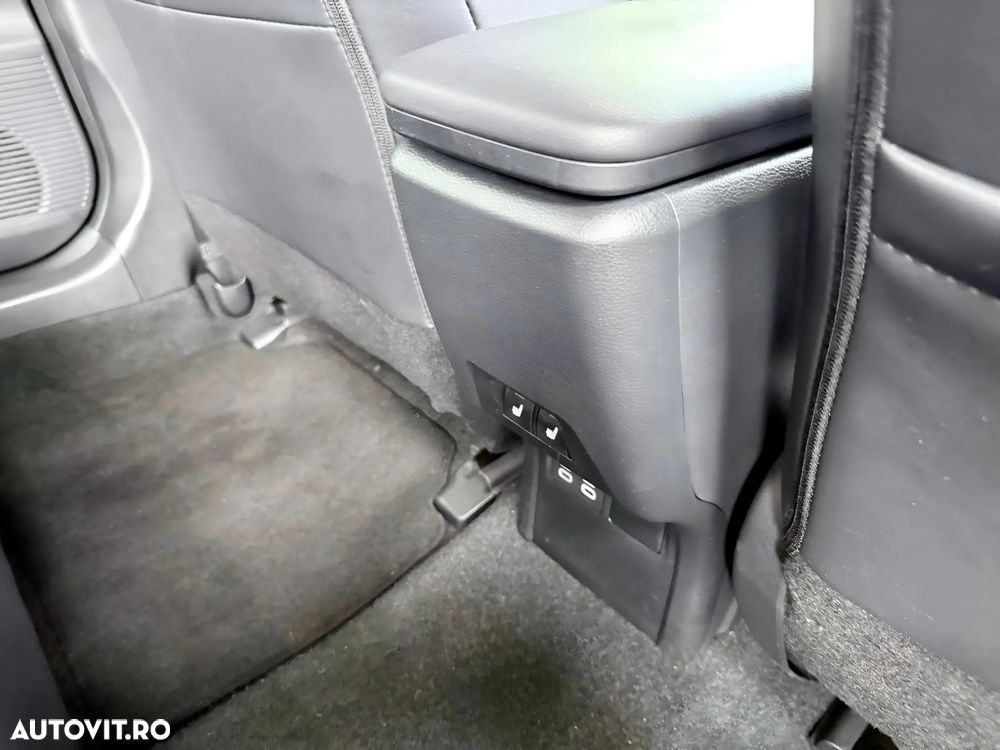 Toyota Prius 2.0 FWD PHEV Exclusive - 12