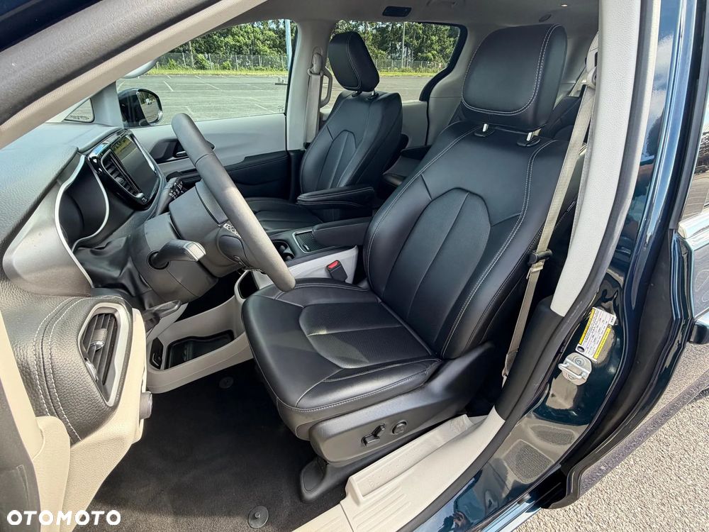 Chrysler Pacifica - 11