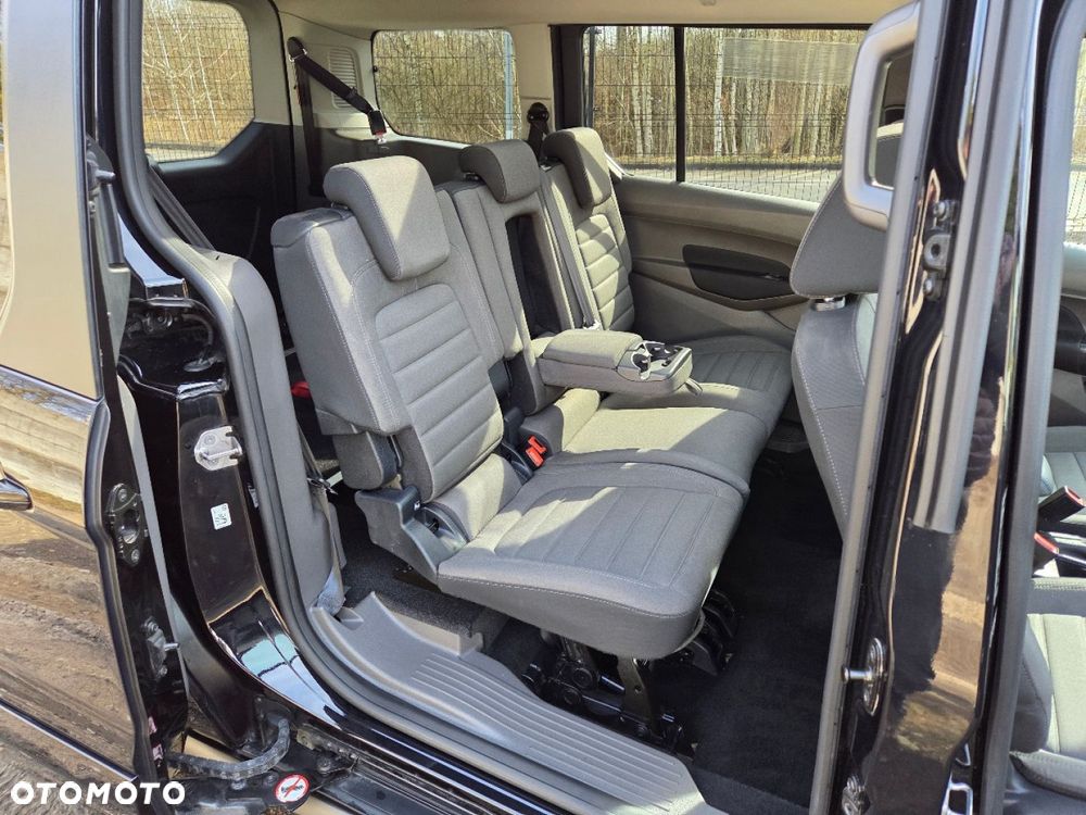 Ford Tourneo Connect Grand - 29