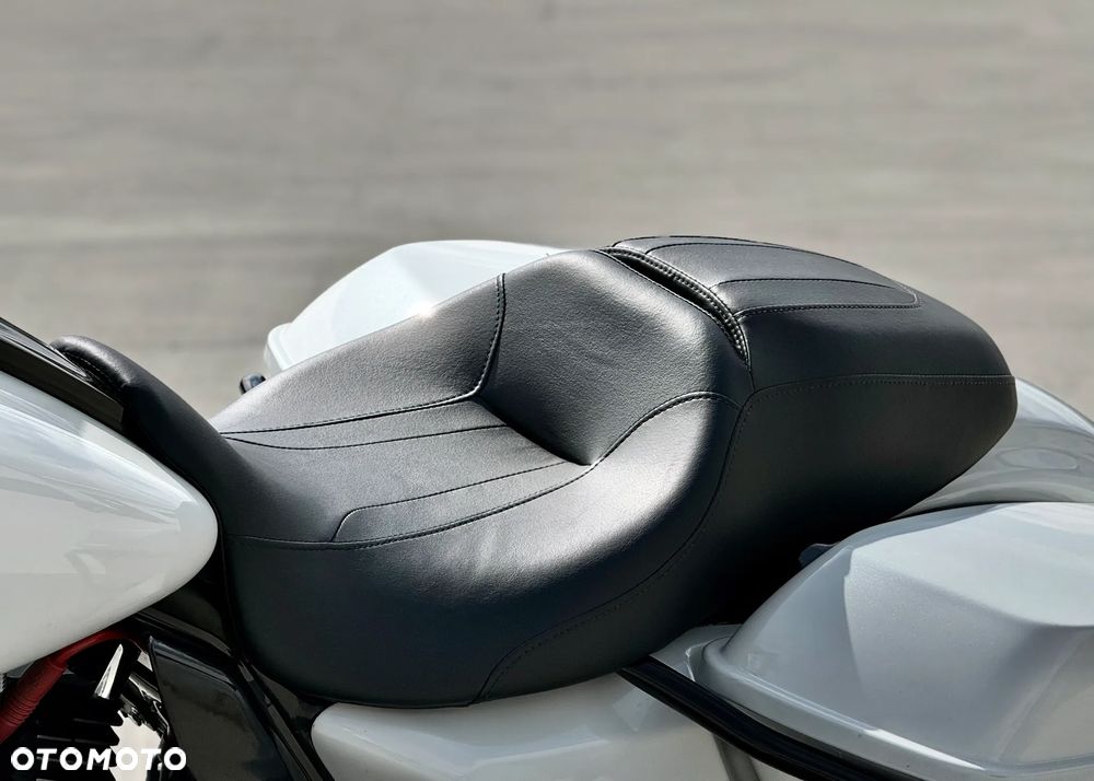 Harley-Davidson Touring Road Glide - 22