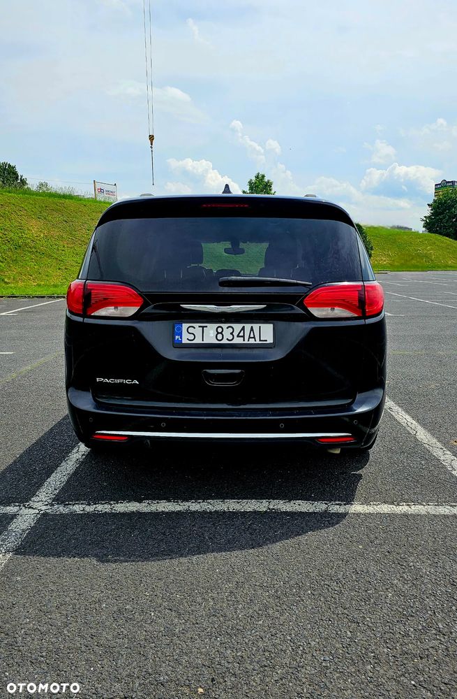 Chrysler Pacifica - 4