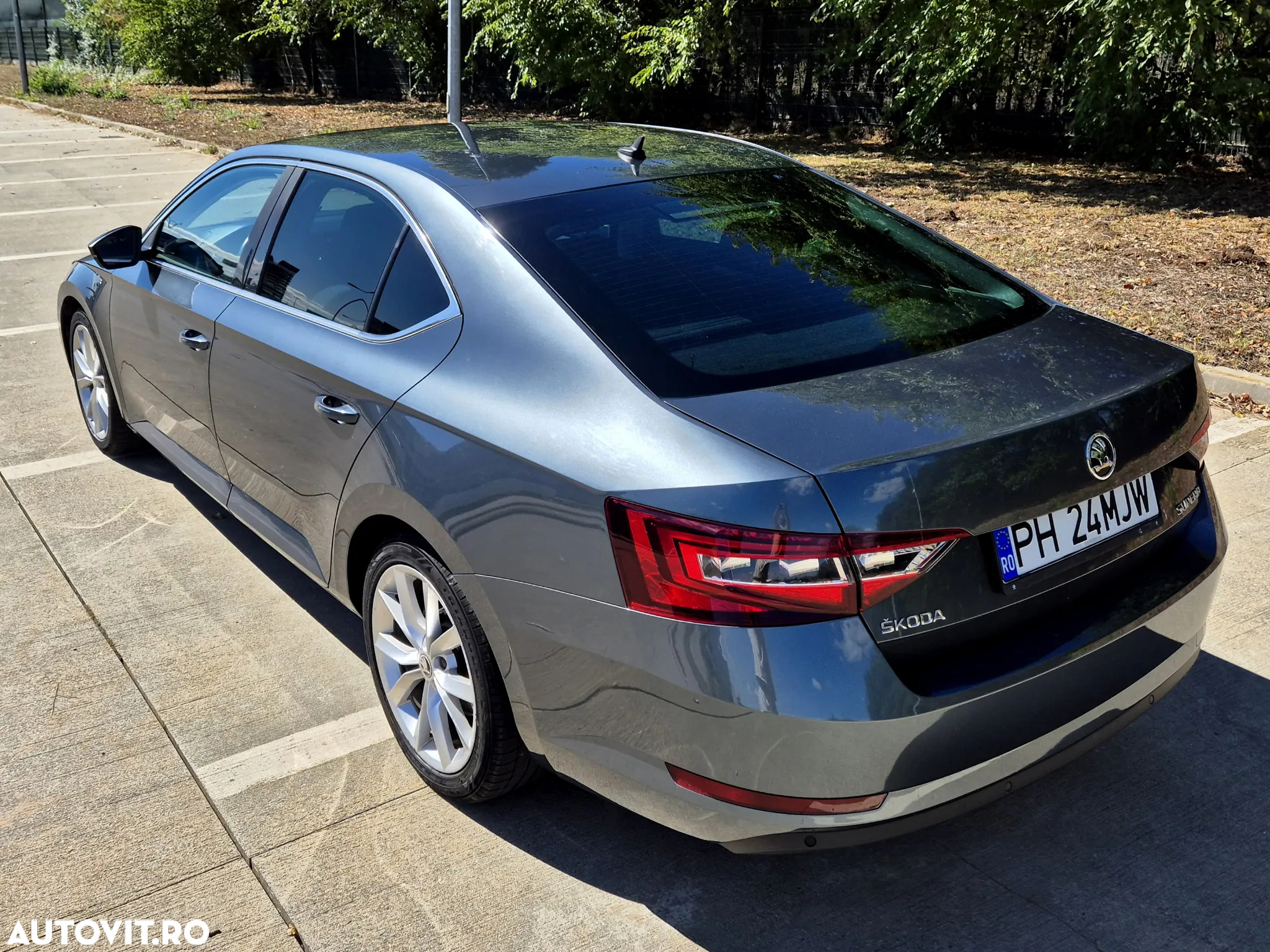 Skoda Superb 2.0 TDI DSG Ambition - 15