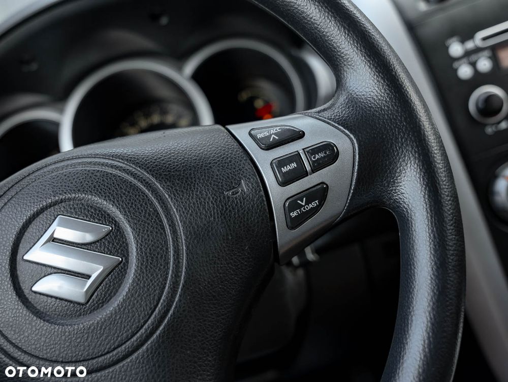 Suzuki Grand Vitara 2.0 Comfort + - 28