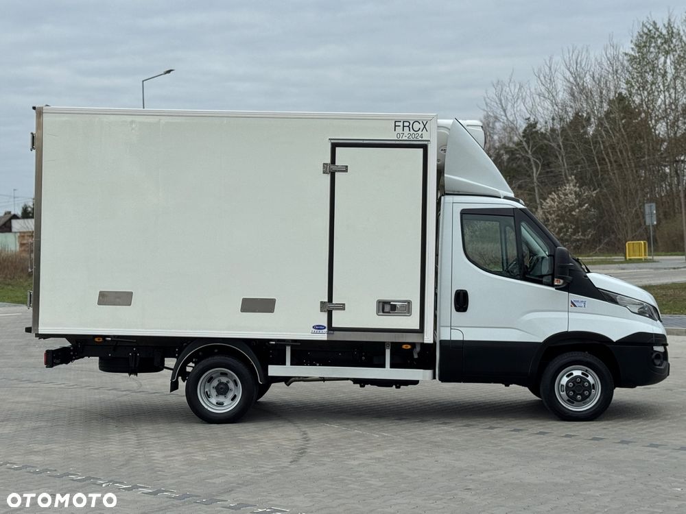 Iveco Daily‼️35/50C18‼️3.0 HI-MATIC Chłodnia/Mroźnia zakres -29C/+20C Grzanie Carrier XARIOS 500 Grube Ściany/Podłoga Przegroda komorowa‼️ na bliźniaku Poduszki Pneumatyczne DMC3500kg Zewnętrzne źródło zasilania 400V - 26