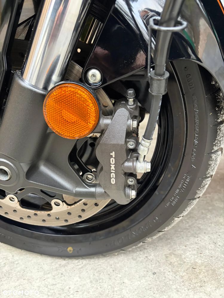 Suzuki Intruder - 35