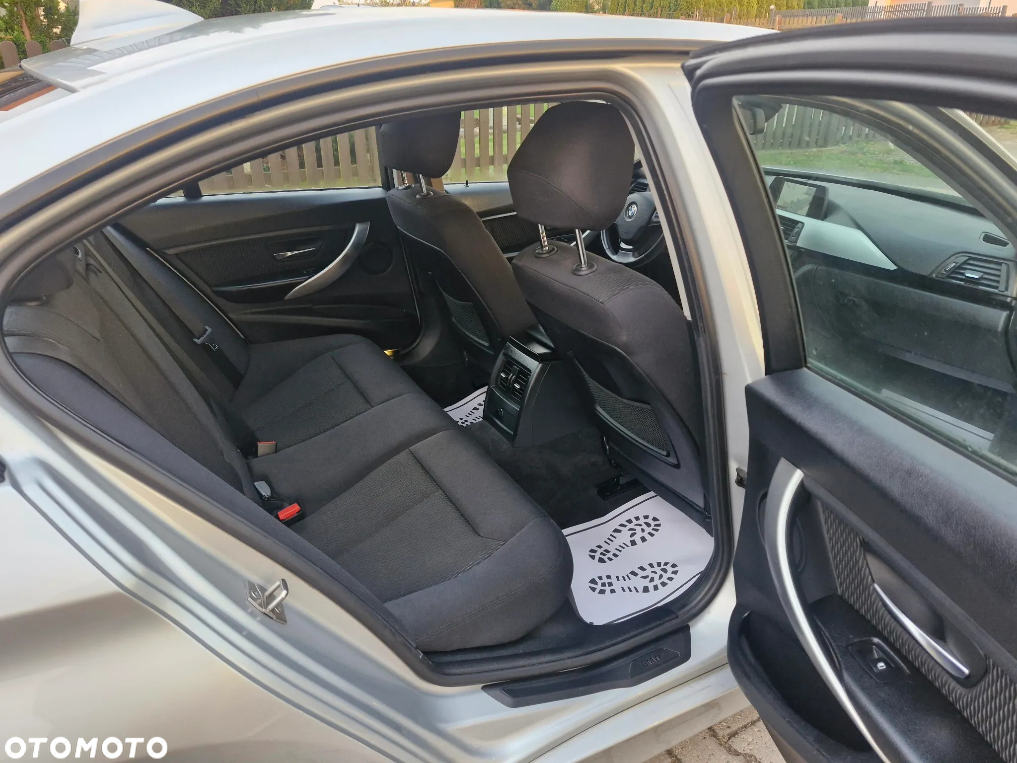 BMW Seria 3 318d DPF Touring Edition Sport - 34