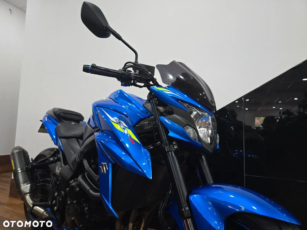 Suzuki GSX - 28