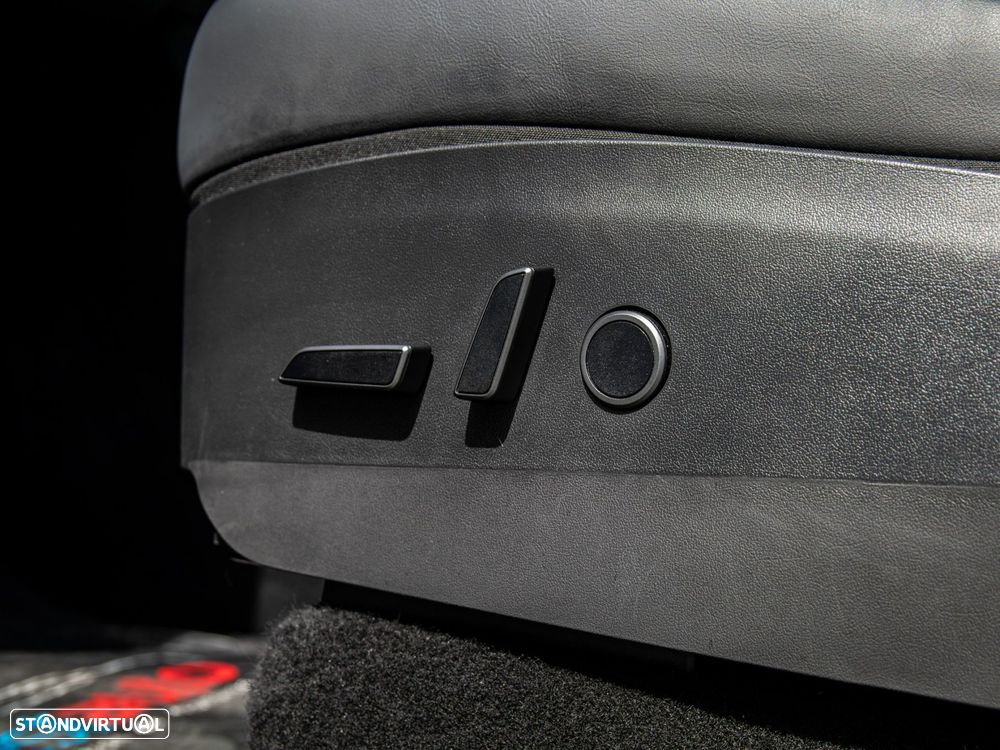 Tesla Model Y Long Range Tração Integral - 32