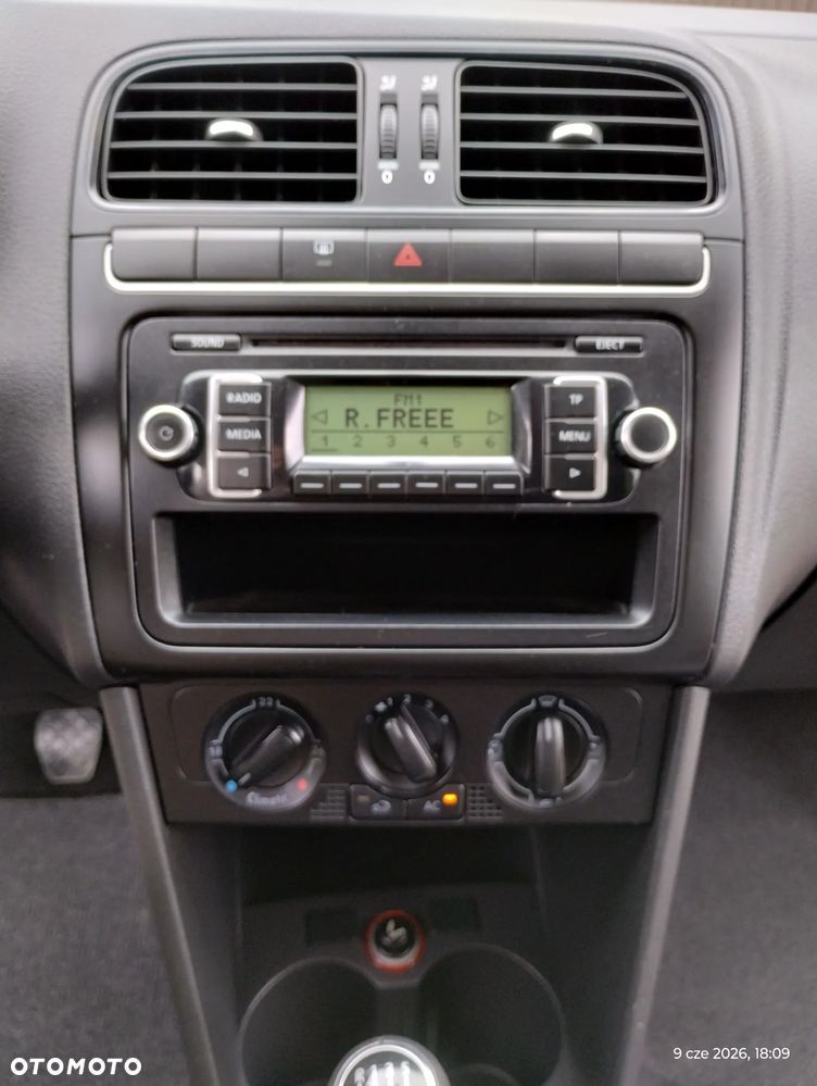 Volkswagen Polo 1.4 Comfortline - 24