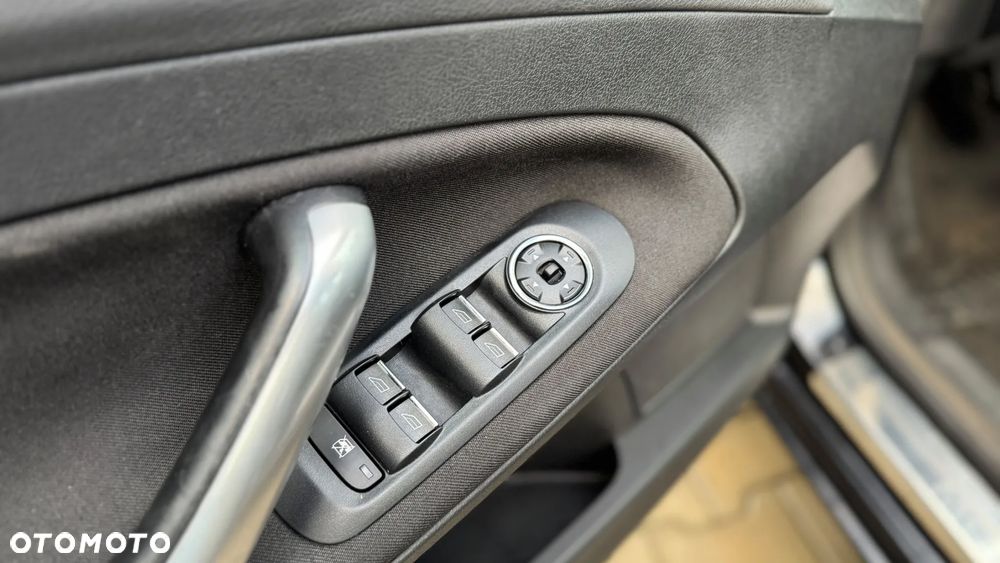 Ford Mondeo 1.6 Ambiente - 26