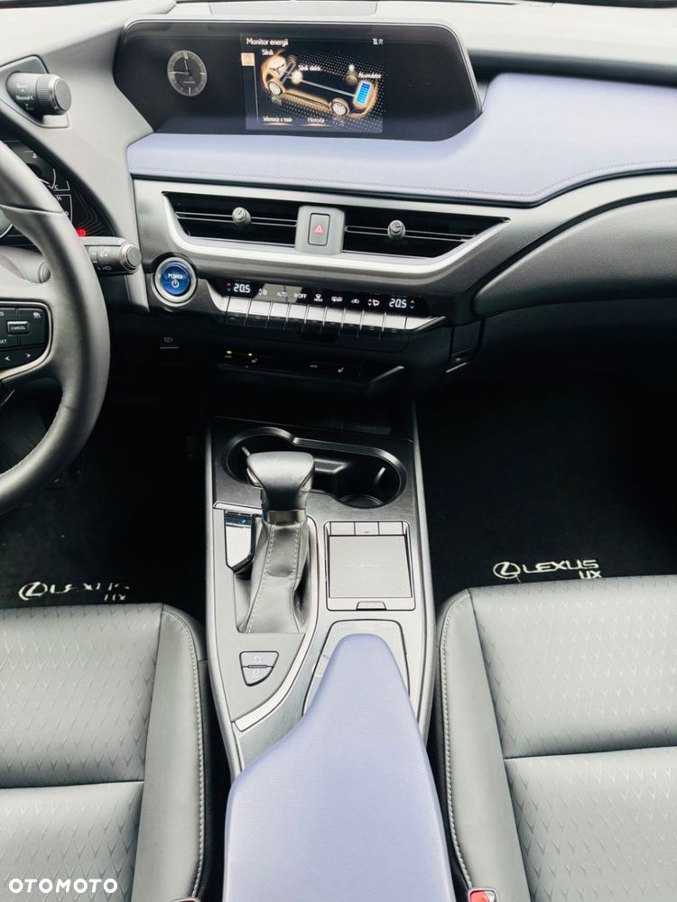 Lexus UX - 15