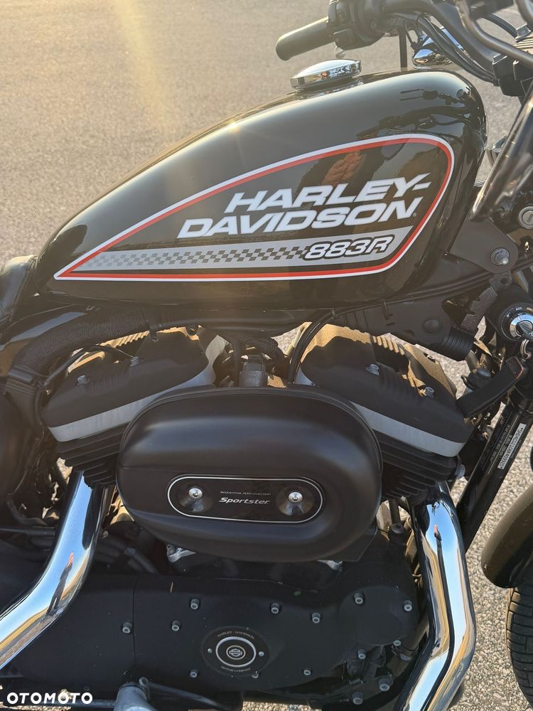 Harley-Davidson Sportster Roadster 883R - 4