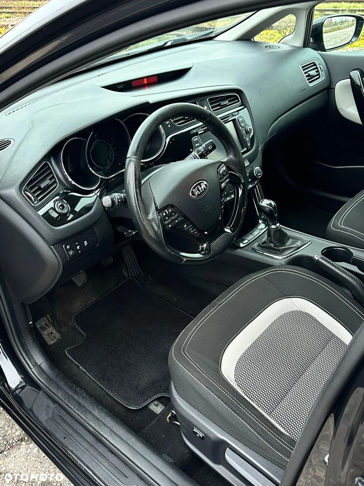 Kia Ceed - 8