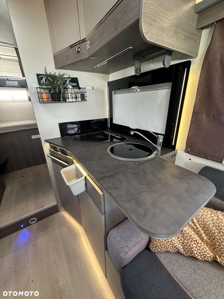 Ford CHAUSSON 720 Titanium Premium - 17