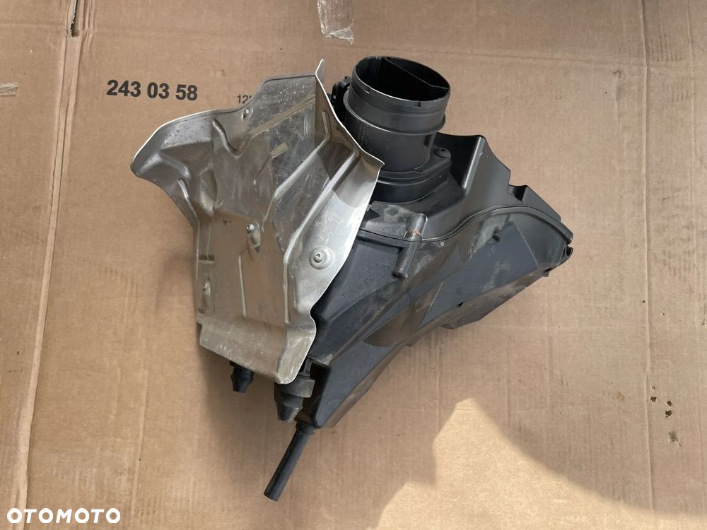 Audi A4 B8 8K ,A5 8T, Q5 8R obudowa filtra powietrza - 2