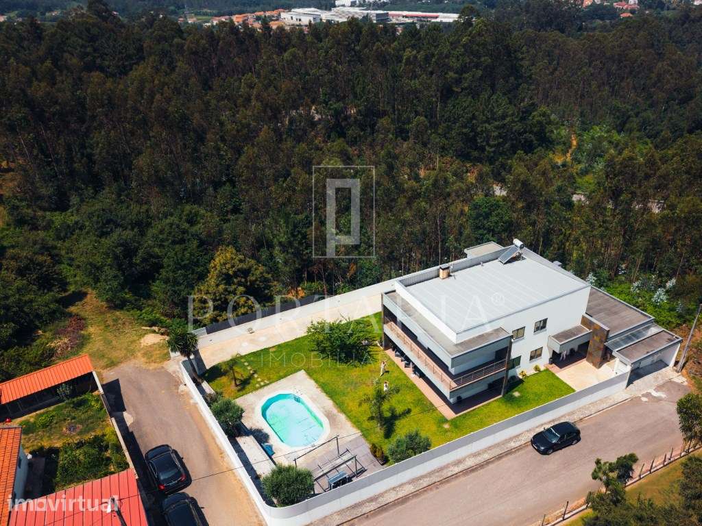 Fantástica moradia V4 isolada com piscina - Grande imagem: 2/32