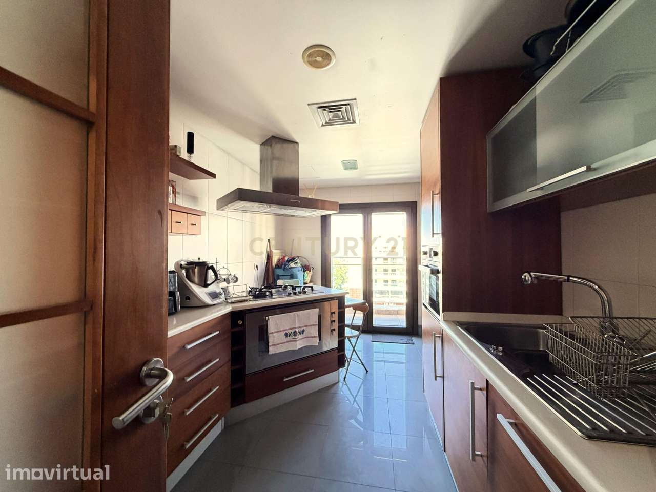 Descubra o T2 Perfeito: Qualidade Obriverca, Varanda de 15 m² e Todo o - Grande imagem: 5/30
