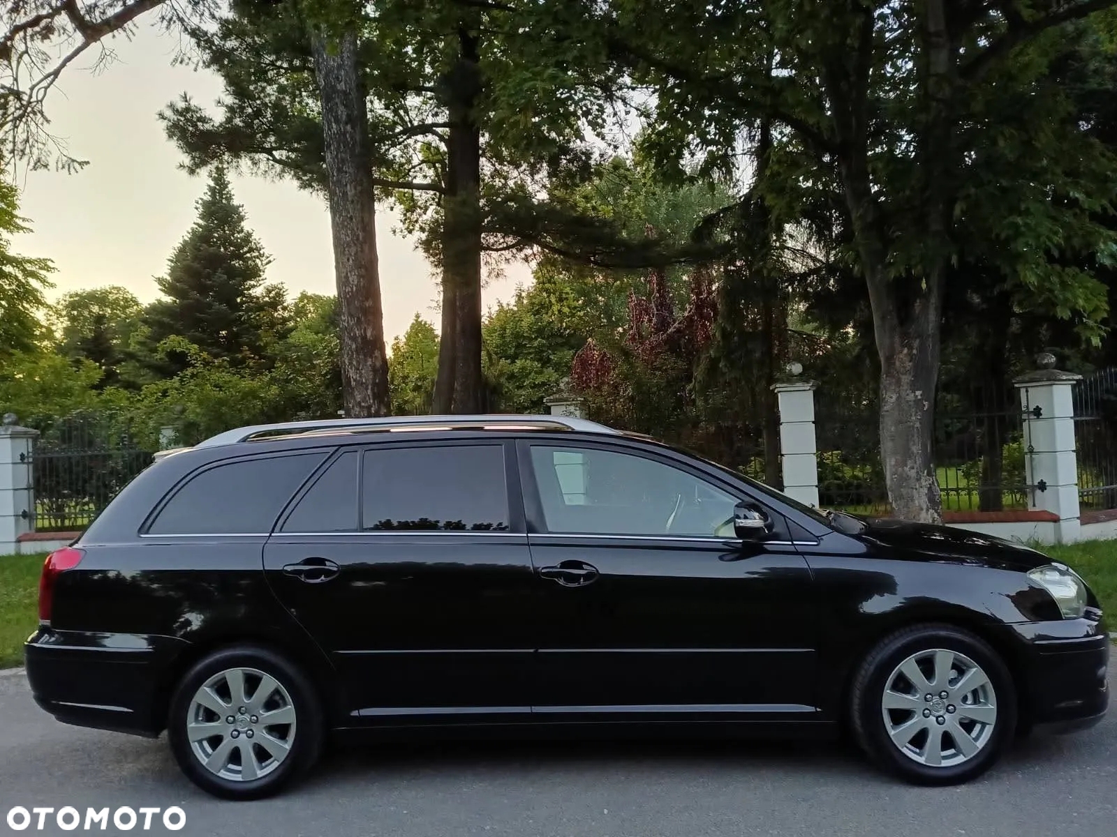 Toyota Avensis 1.8 VVT-i Combi Sol - 7