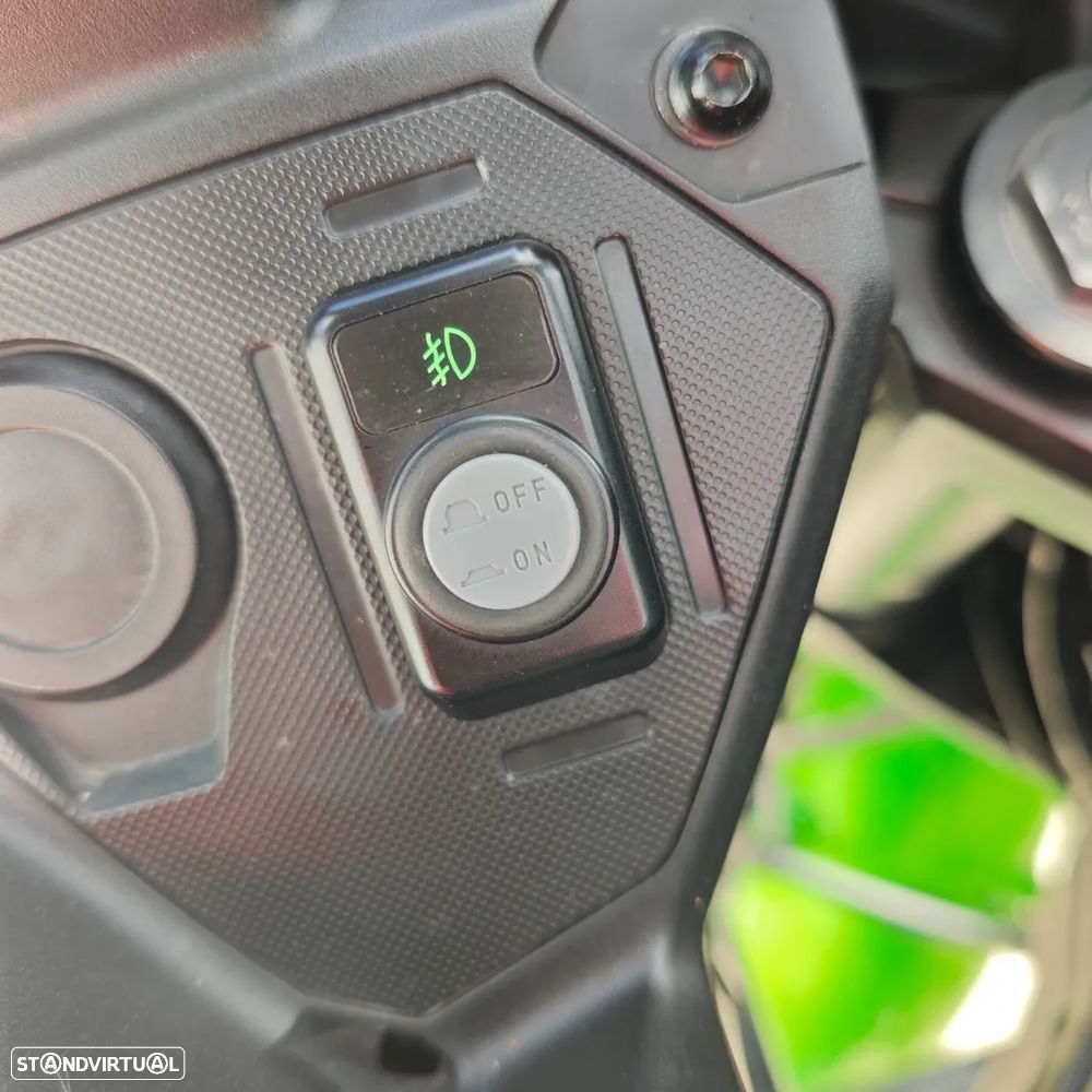 Kawasaki Versys 650 Grand Tourer - 9