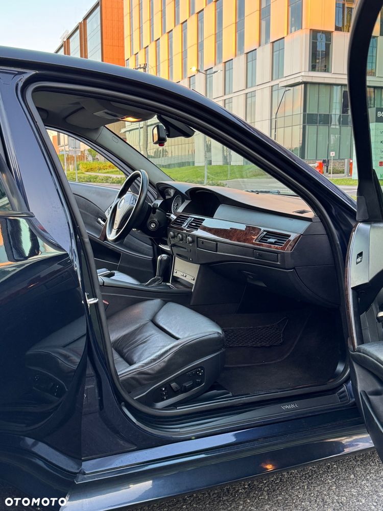 BMW Seria 5 545i - 13