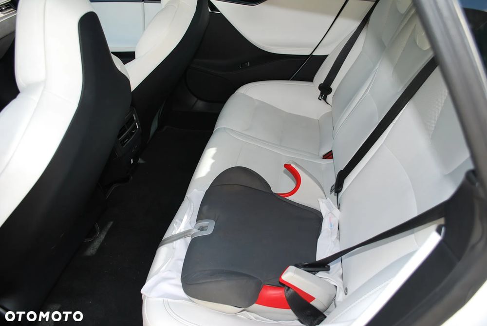 Tesla Model S - 26