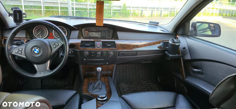 BMW Seria 5 525d - 8