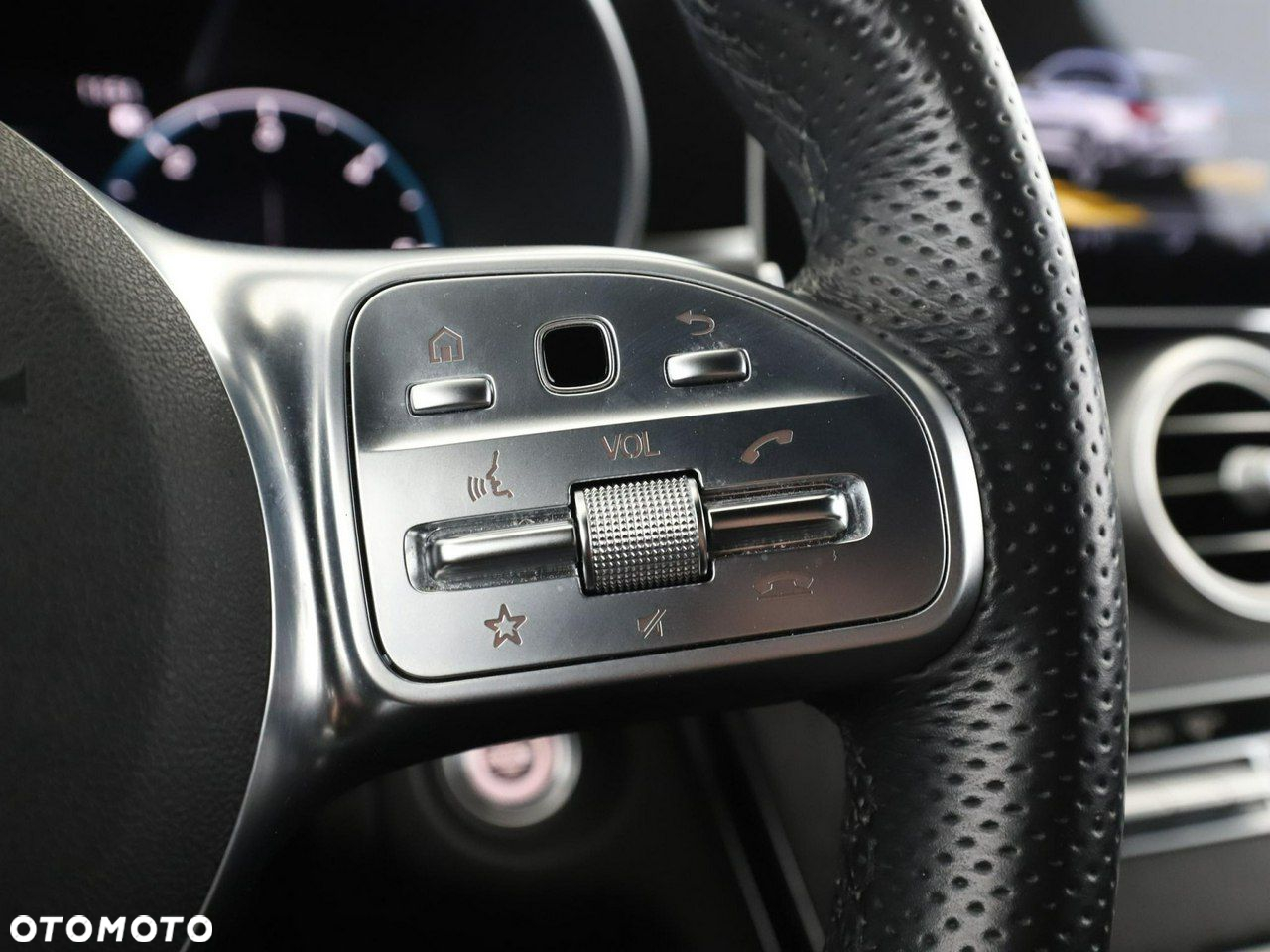 Mercedes-Benz Klasa C 300 d T 4Matic 9G-TRONIC AMG Line - 34