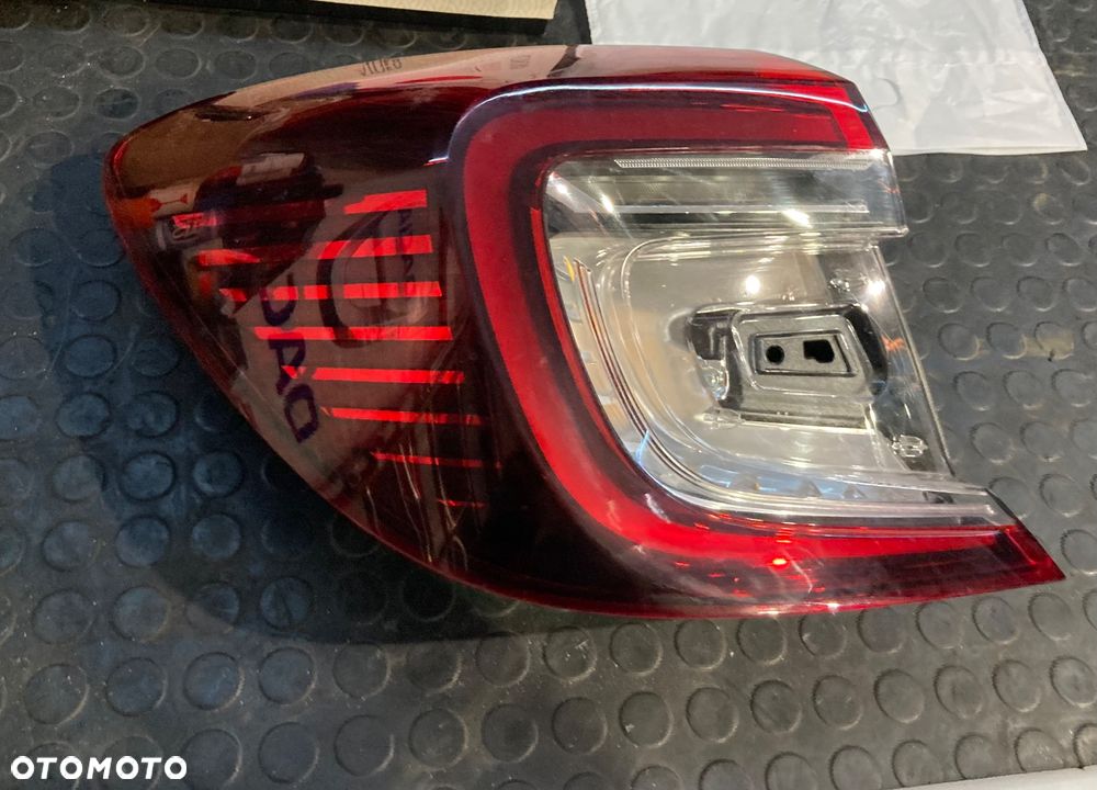 RENAULT CAPTUR 2 II LAMPA TYLNA LEWA W BŁOTNIK BŁOTNIKA LEWY TYŁ TYLNIA LEWA 265558746R - 1