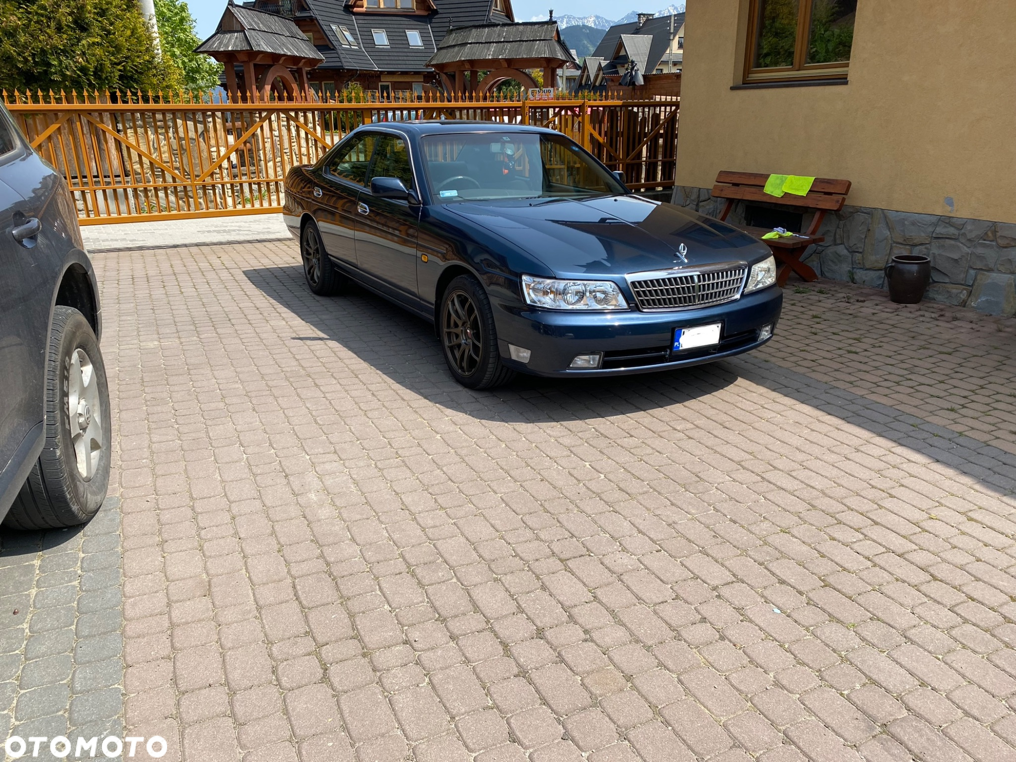 Nissan Laurel - 2