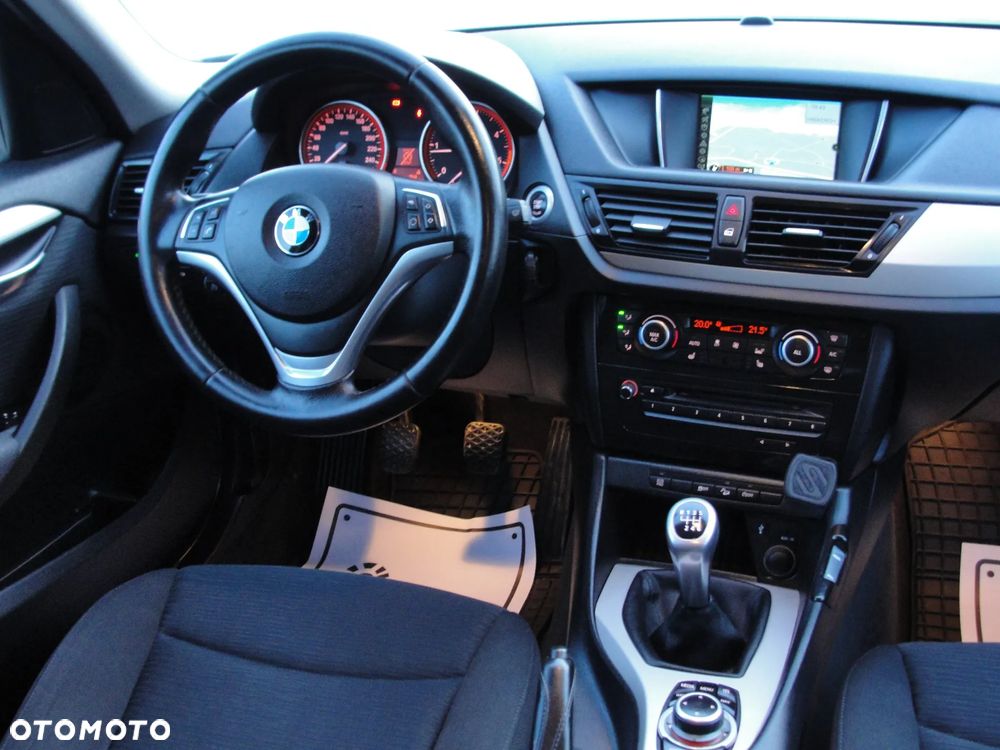 BMW X1 xDrive20d Sport Line - 3
