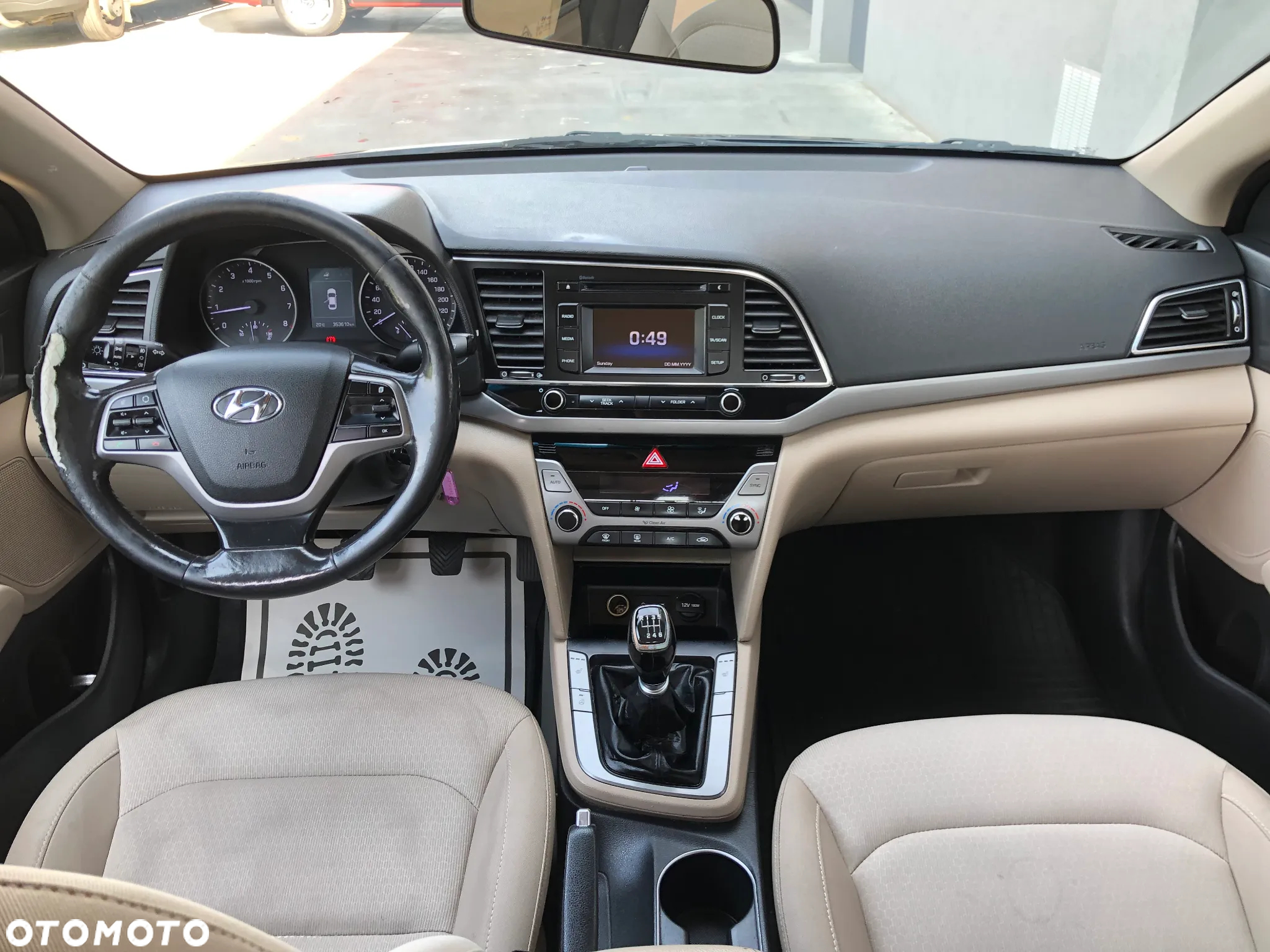 Hyundai Elantra 1.6 Comfort - 12