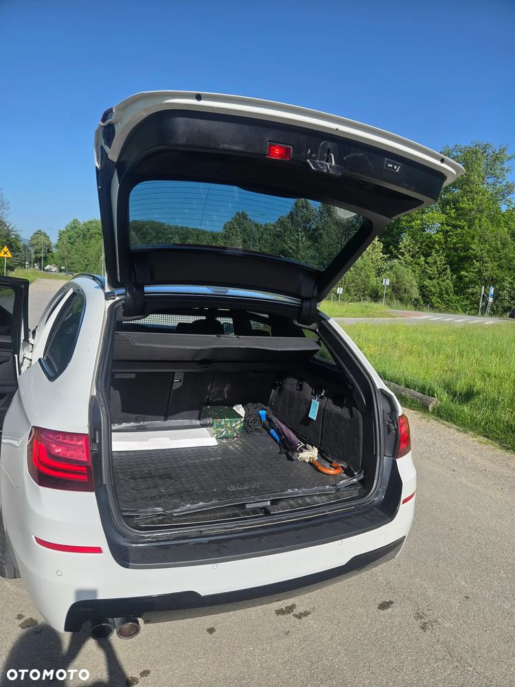BMW Seria 5 525d xDrive - 13