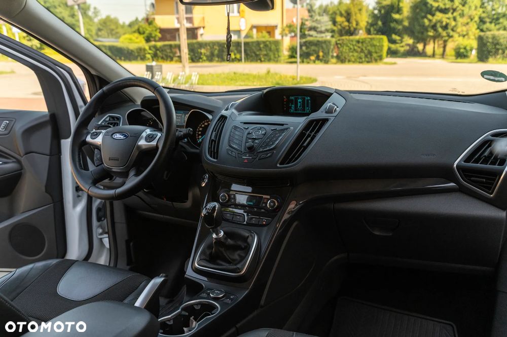 Ford Kuga 2.0 TDCi 4x4 Titanium - 27