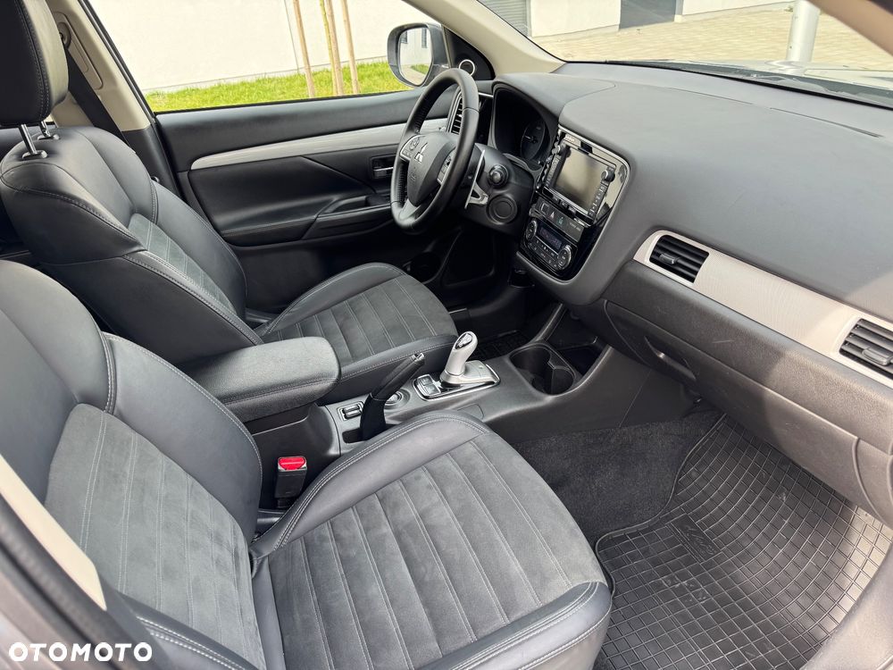 Mitsubishi Outlander 2.0 4WD Plus - 13