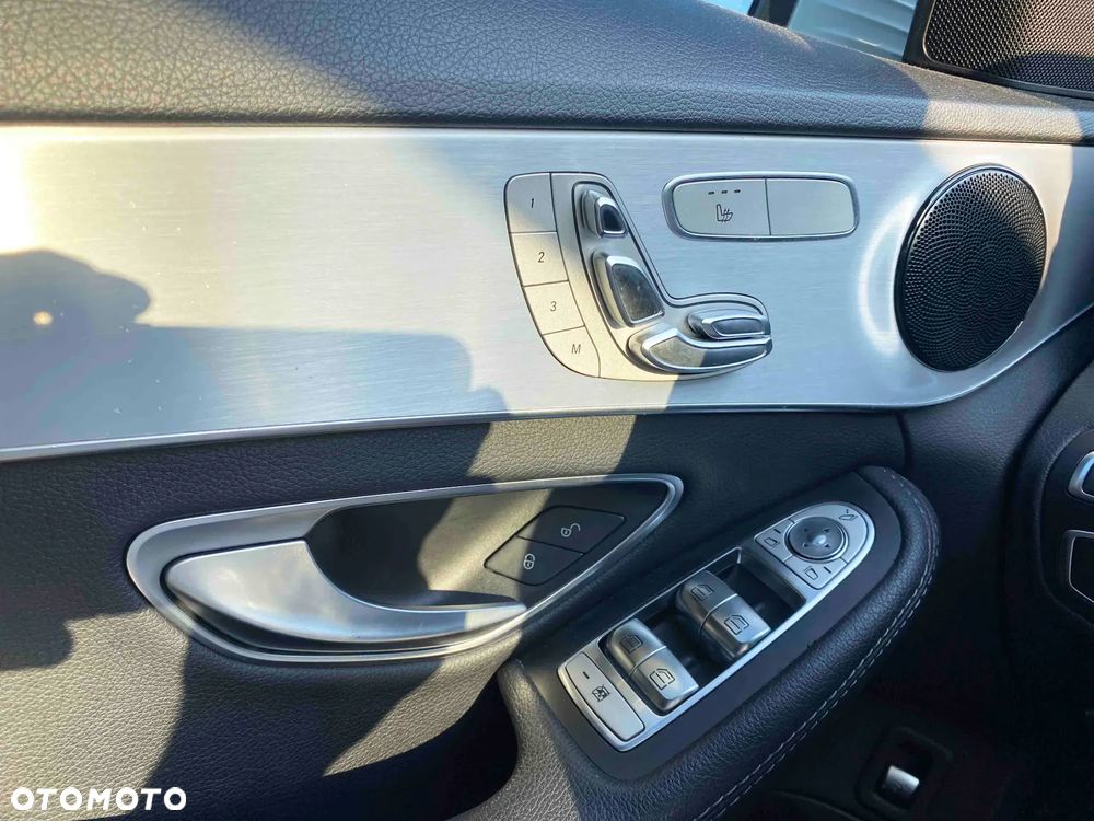 Mercedes-Benz Klasa C 300 9G-TRONIC Exclusive - 28