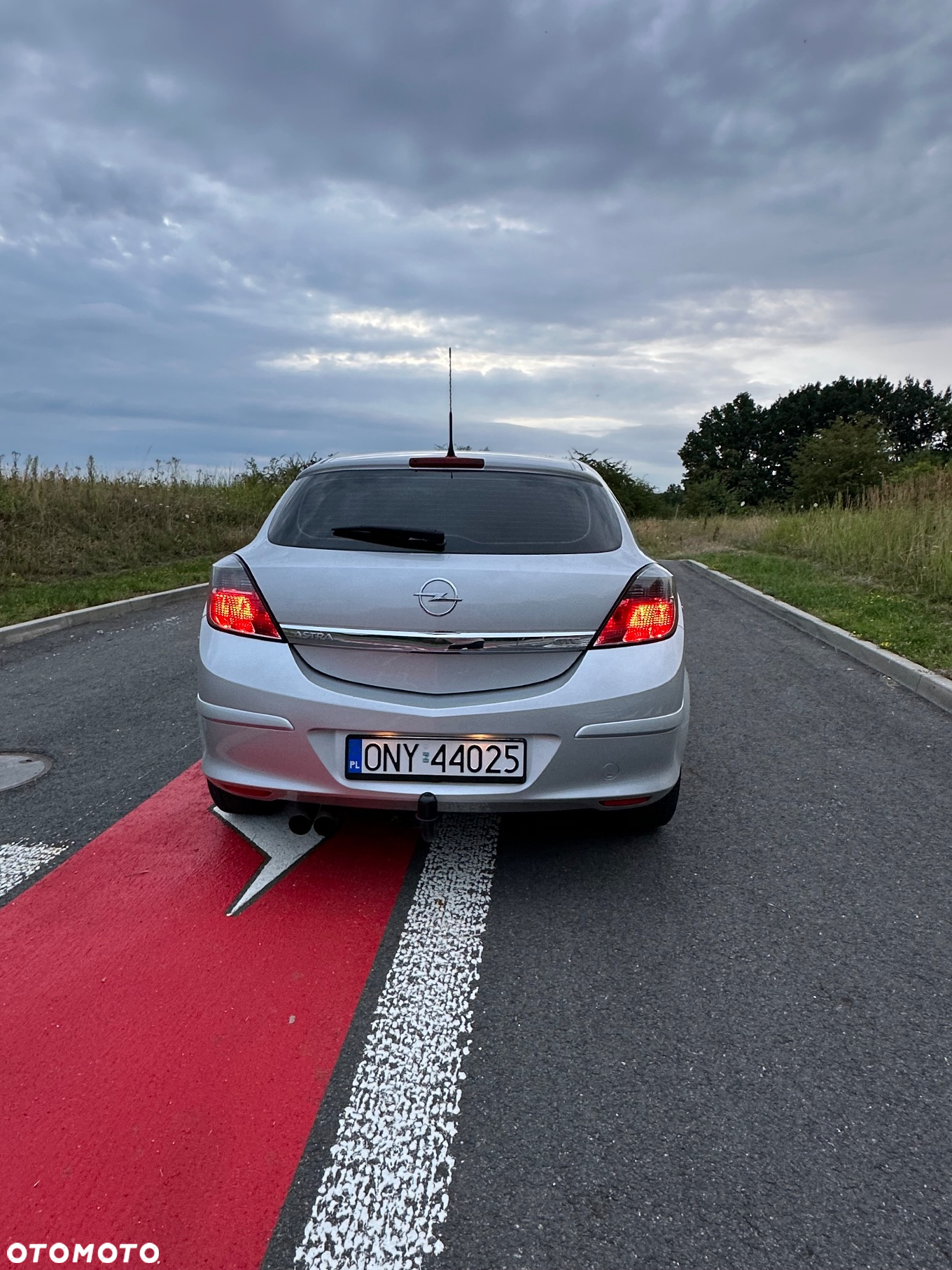 Opel Astra GTC 1.6 - 8