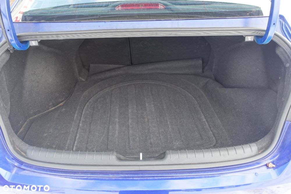 Hyundai Elantra - 17