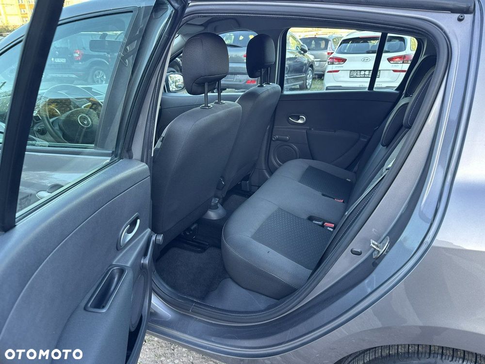 Renault Clio - 21