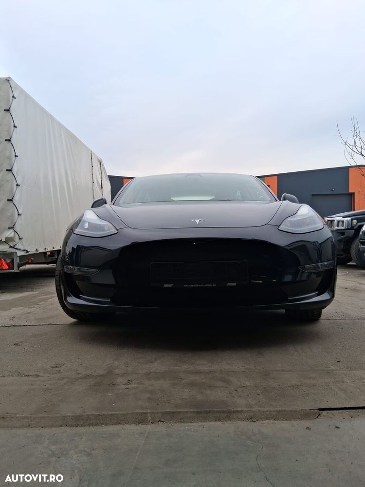 Tesla Model 3 - 8