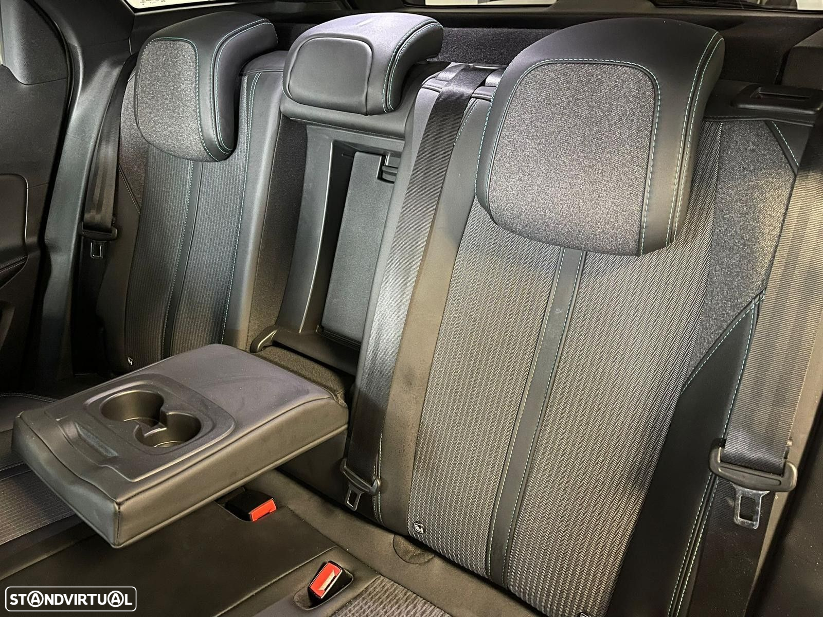 Peugeot 3008 ver-1-5-bluehdi-allure-pack - 31