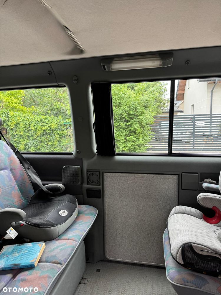 Volkswagen Multivan - 10