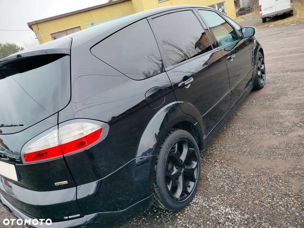 Ford S-Max - 32