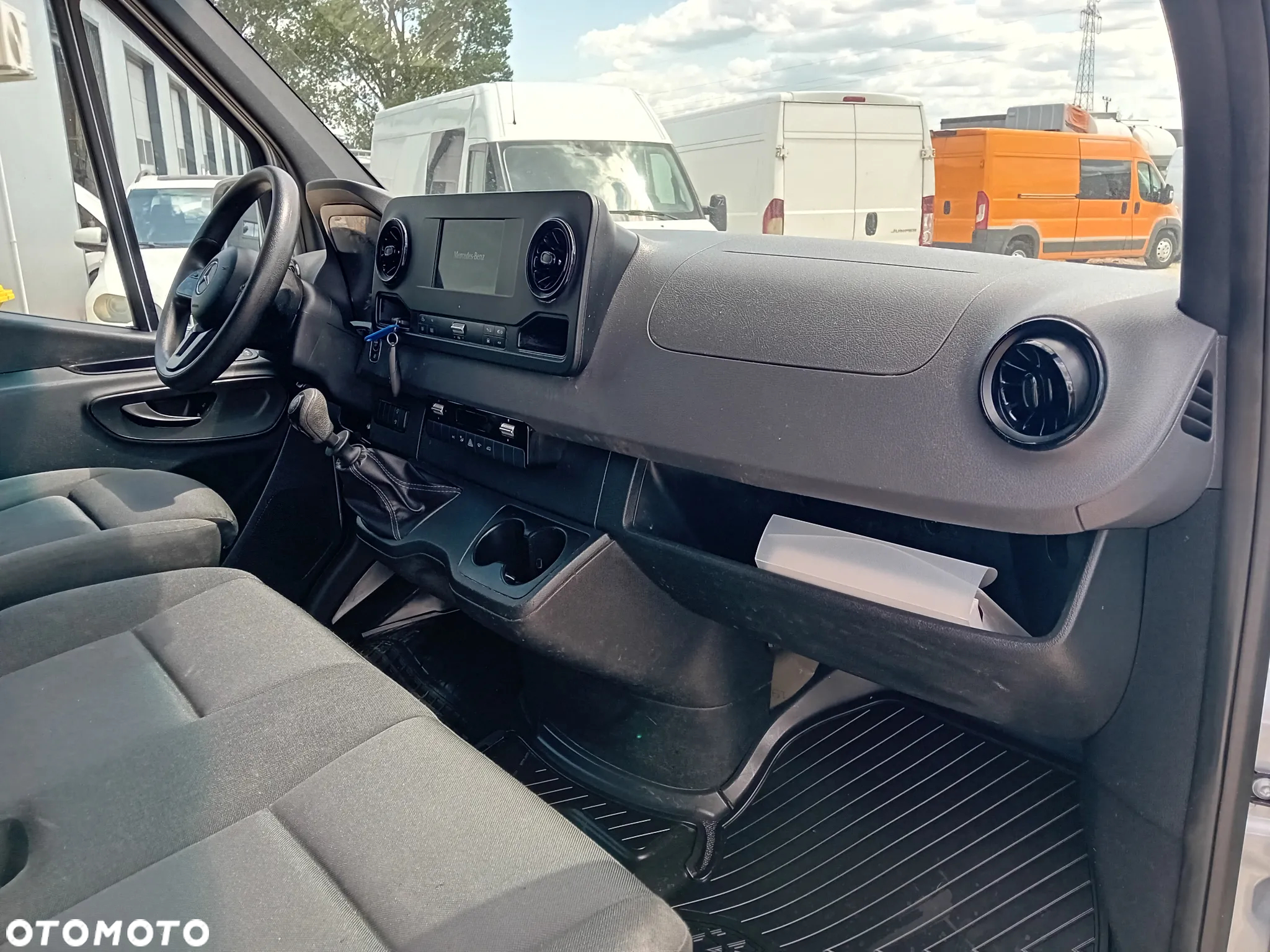 Mercedes-Benz Sprinter - 15