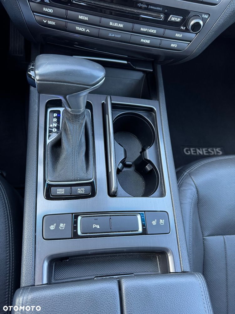 Hyundai Genesis - 19