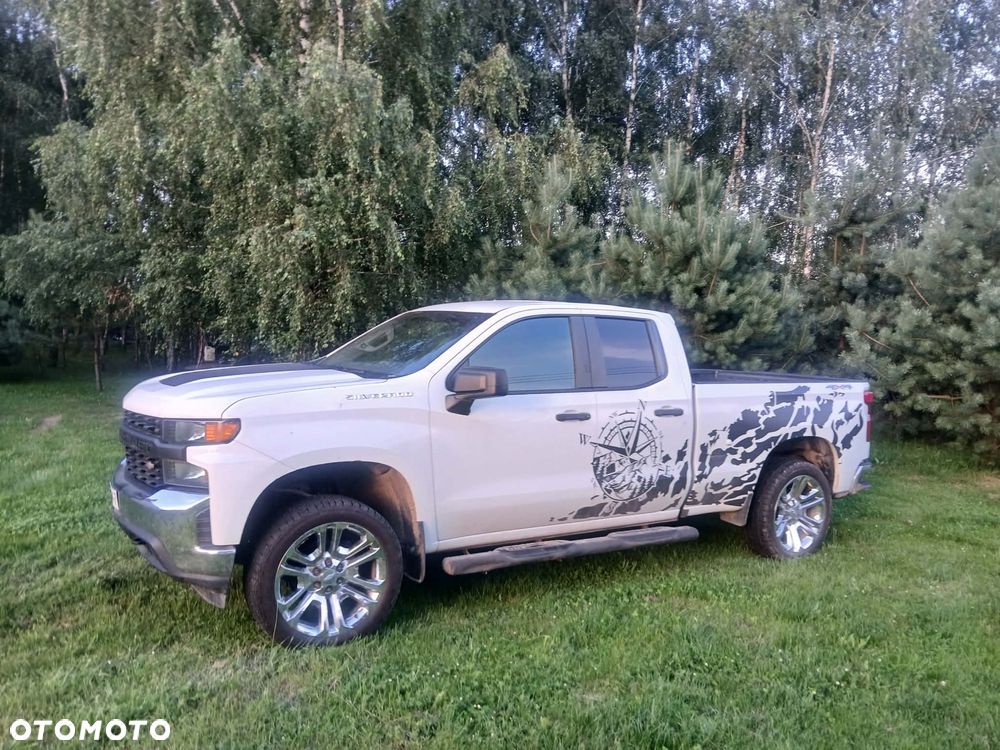 Chevrolet Silverado - 1