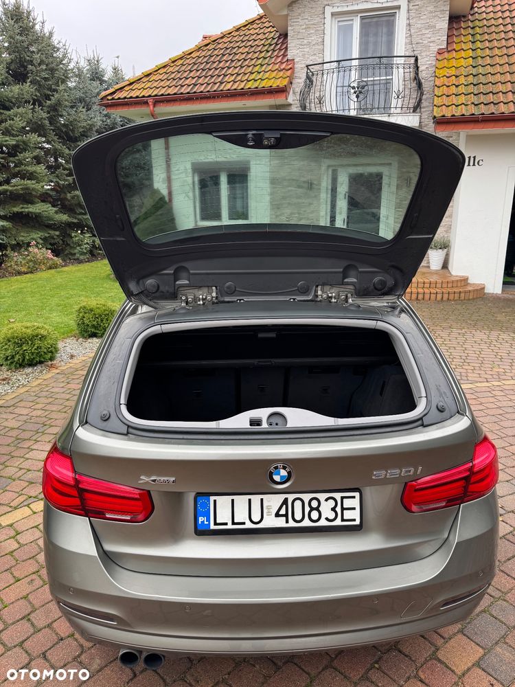 BMW Seria 3 320i xDrive - 9