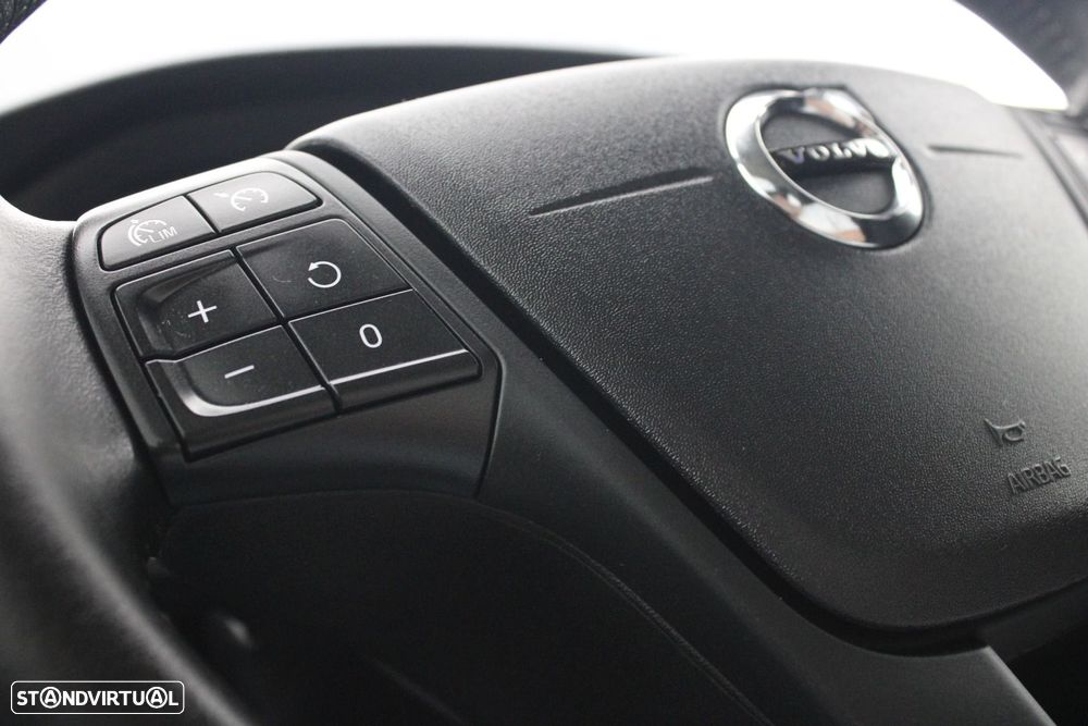 Volvo V40 Cross Country 2.0 D3 Momentum - 11