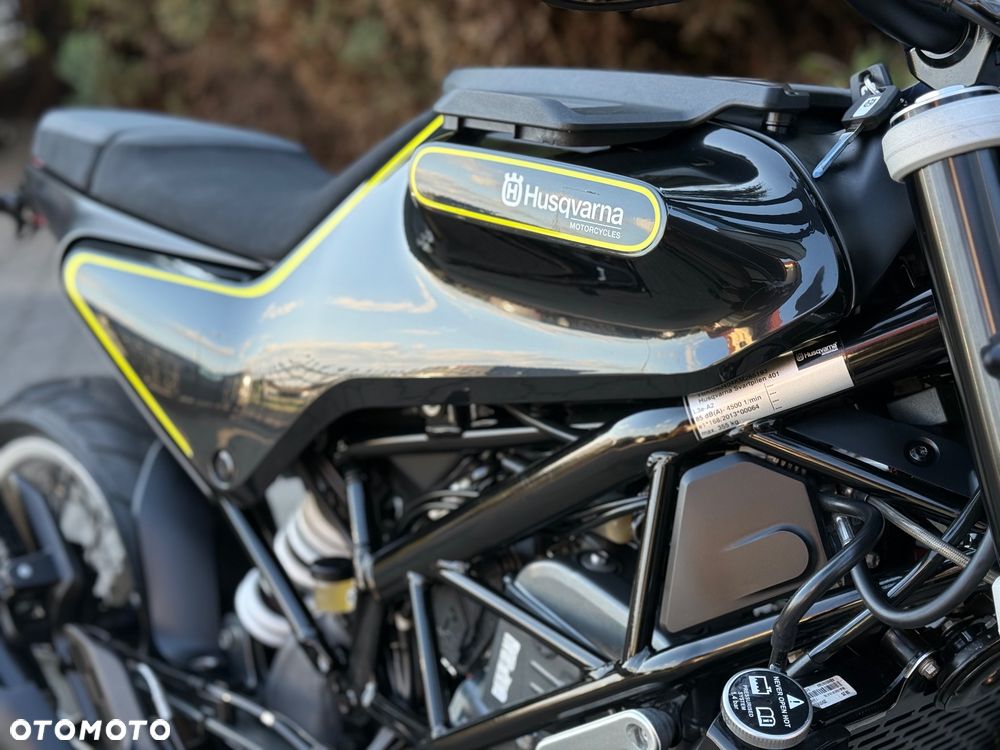 Husqvarna Svartpilen - 17