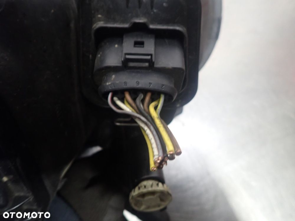 LAMPA PRAWA PRZEDNIA VOLKSWAGEN GOLF IV - 4