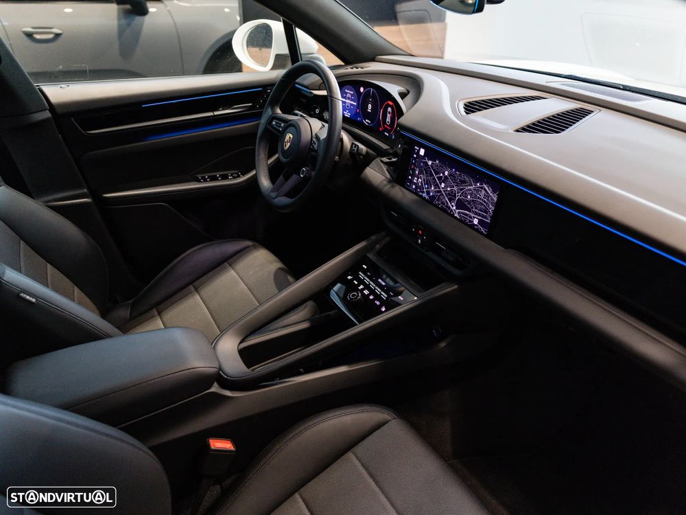 Porsche Macan Electric - 39